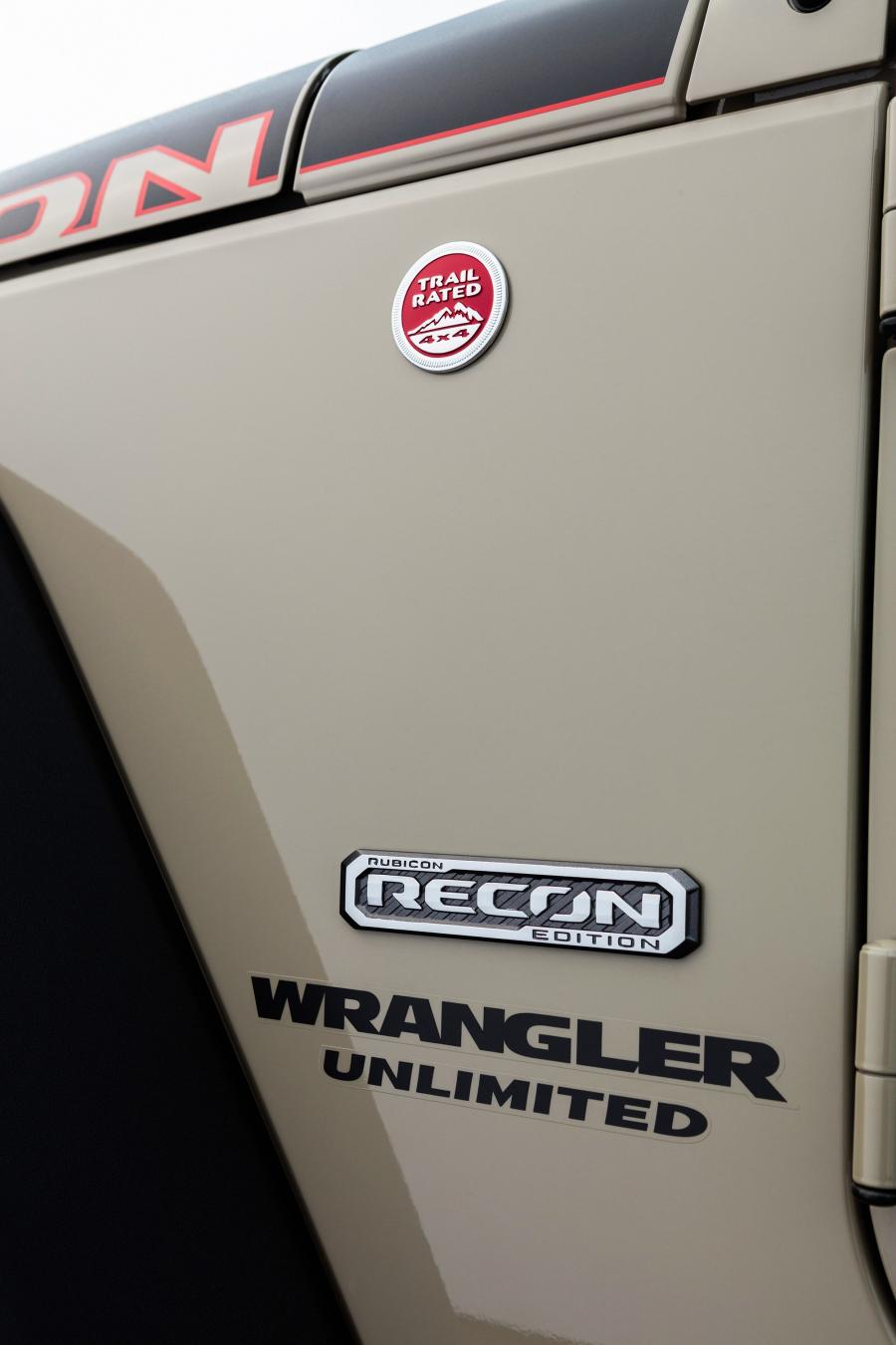 Логотип Jeep Wrangler Unlimited Rubicon Recon (JK) 2017 года  (CN) (фото 6 из 8)